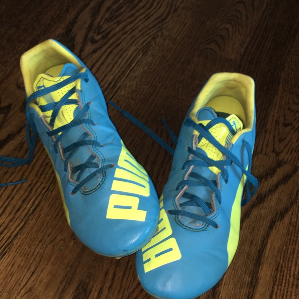 puma soccer cleats size- women’s 7.5